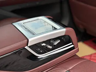 BMW 7 Series 2021 740Li xDrive Tipo administrativo Traje de lujo interior foto 12 BMW 7 Series 2021 740Li xDrive Tipo administrativo Traje de lujo interior foto 12