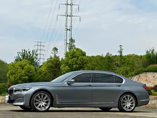 BMW 7 Series 2021 740Li xDrive Tipo administrativo Traje de lujo interior foto 17 BMW 7 Series 2021 740Li xDrive Tipo administrativo Traje de lujo interior foto 17