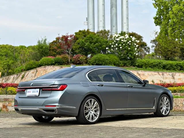 BMW 7 Series 2021 740Li xDrive Tipo administrativo Traje de lujo interior foto 20 BMW 7 Series 2021 740Li xDrive Tipo administrativo Traje de lujo interior foto 20
