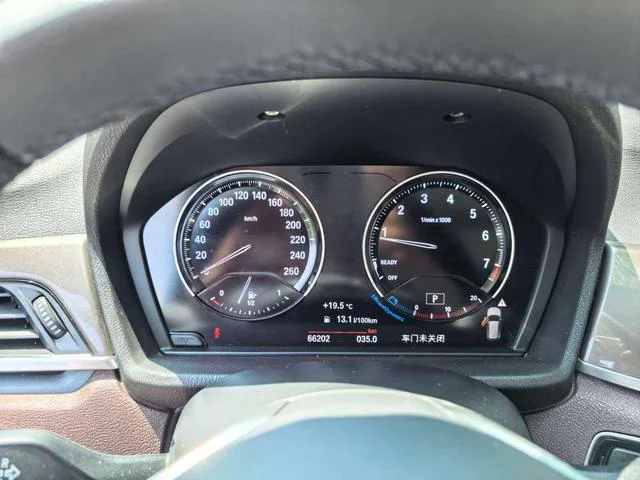 BMW X1 2018 xDrive20Li Premium Class interior photo 9