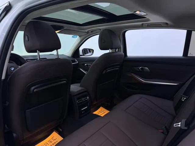 BMW 3 Series 2020 320Li M Sports suit exterior photo 6