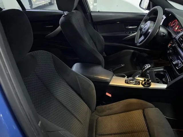 BMW 3 Series 2016 320i M Sporty interior photo 11 BMW 3 Series 2016 320i M Sporty interior photo 11
