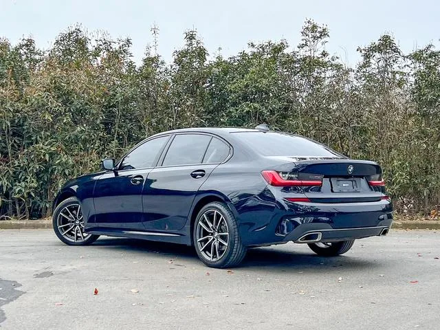 BMW 3 Series 2021 320Li M Conjunto deportivo exterior foto 4 BMW 3 Series 2021 320Li M Conjunto deportivo exterior foto 4