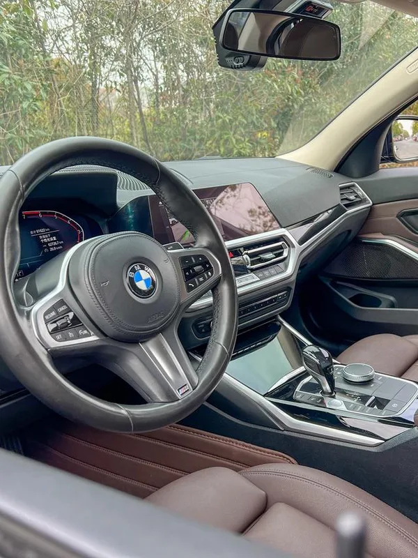 BMW 3 Series 2021 320Li M Conjunto deportivo interior foto 10 BMW 3 Series 2021 320Li M Conjunto deportivo interior foto 10
