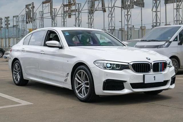 BMW 5 Series 2020 525Li M Ensemble de sport extérieur photo 2