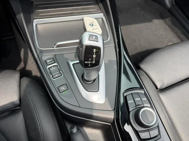 BMW 2 Series 2019 225i Convertible Coupe Sports Design Suit interior photo 8