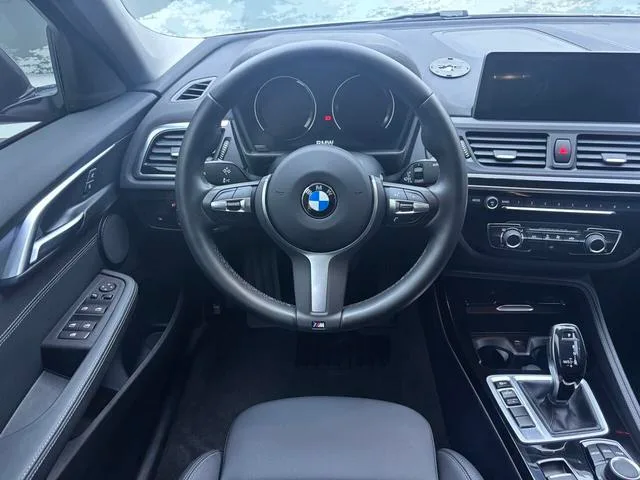 BMW 1 Series 2020 120i M Ensemble de sport intérieur photo 9 BMW 1 Series 2020 120i M Ensemble de sport intérieur photo 9