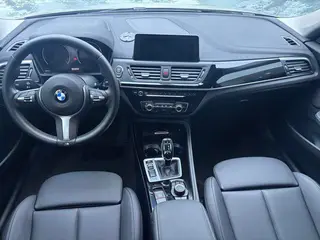 BMW 1 Series 2020 120i M Ensemble de sport intérieur photo 11 BMW 1 Series 2020 120i M Ensemble de sport intérieur photo 11