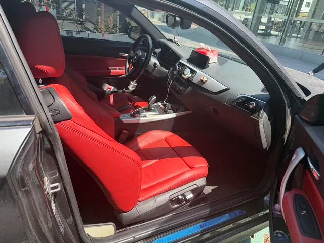 BMW 2 Series 2019 225i Premium Class M Sports suit interior photo 8 BMW 2 Series 2019 225i Premium Class M Sports suit interior photo 8
