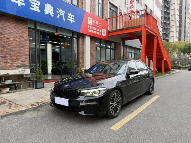 BMW 5 Series 2019 Mise à jour 530Li Leader M Ensemble de sport extérieur photo 1 BMW 5 Series 2019 Mise à jour 530Li Leader M Ensemble de sport extérieur photo 1