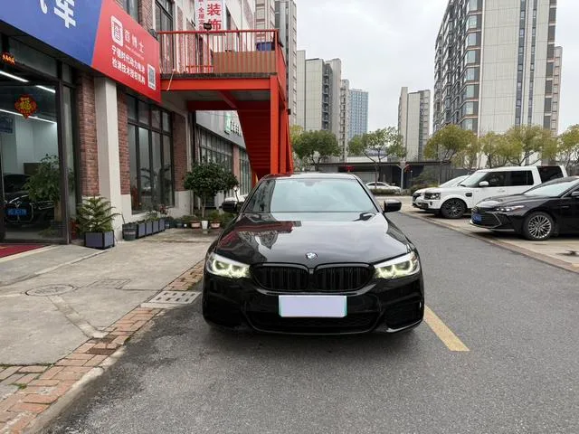 BMW 5 Series 2019 Mise à jour 530Li Leader M Ensemble de sport extérieur photo 2 BMW 5 Series 2019 Mise à jour 530Li Leader M Ensemble de sport extérieur photo 2