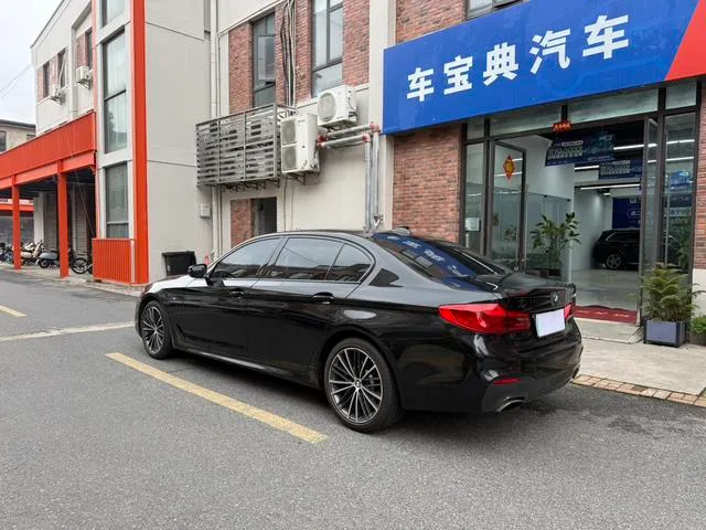 BMW 5 Series 2019 Mise à jour 530Li Leader M Ensemble de sport extérieur photo 5 BMW 5 Series 2019 Mise à jour 530Li Leader M Ensemble de sport extérieur photo 5