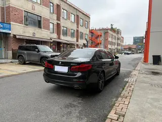BMW 5 Series 2019 Mise à jour 530Li Leader M Ensemble de sport extérieur photo 7 BMW 5 Series 2019 Mise à jour 530Li Leader M Ensemble de sport extérieur photo 7