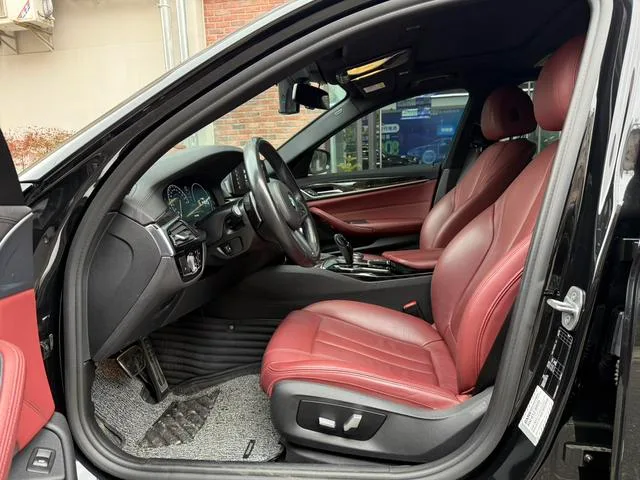 BMW 5 Series 2019 Mise à jour 530Li Leader M Ensemble de sport intérieur photo 11 BMW 5 Series 2019 Mise à jour 530Li Leader M Ensemble de sport intérieur photo 11