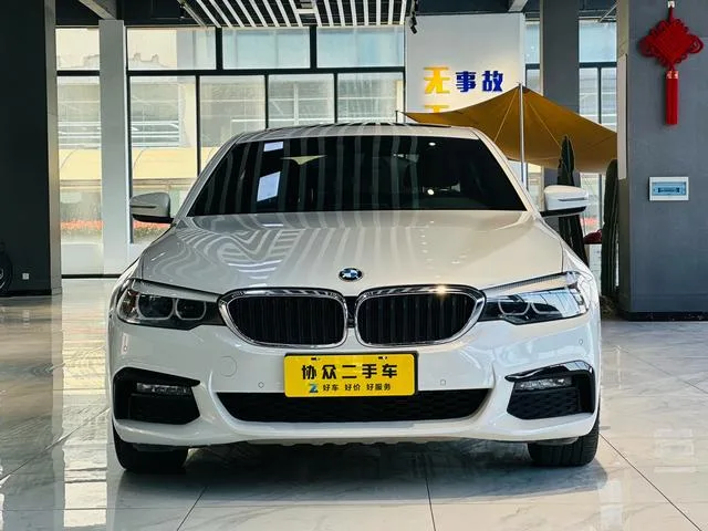 BMW 5 Series 2019 525Li M Sports suit exterior photo 2