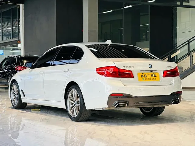 BMW 5 Series 2019 525Li M Sports suit exterior photo 3