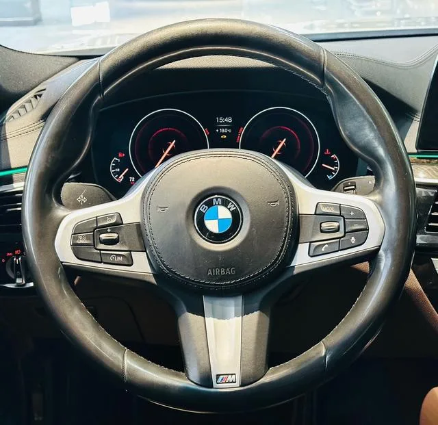 BMW 5 Series 2019 525Li M Sports suit exterior photo 8
