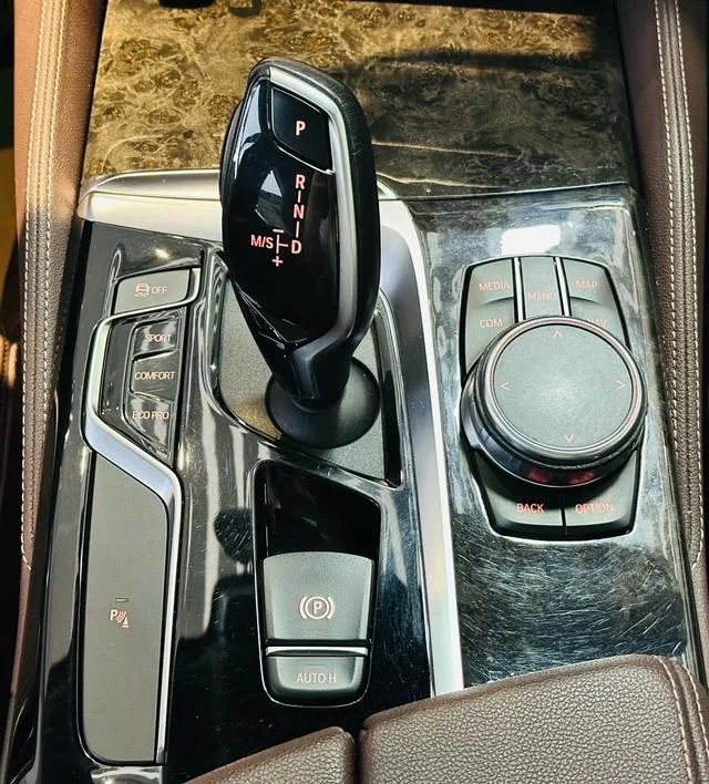 BMW 5 Series 2019 525Li M Sports suit exterior photo 9