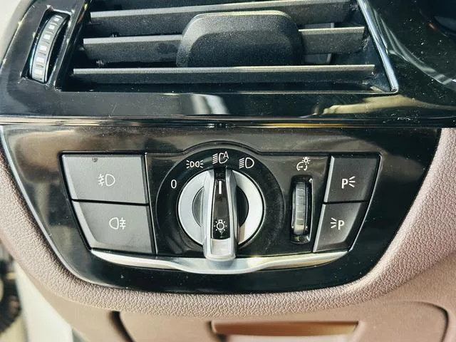 BMW 5 Series 2019 525Li M Sports suit interior photo 11