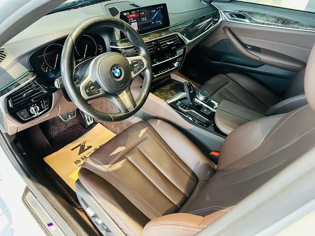 BMW 5 Series 2019 525Li M Sports suit interior photo 15