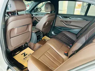 BMW 5 Series 2019 525Li M Sports suit interior photo 16