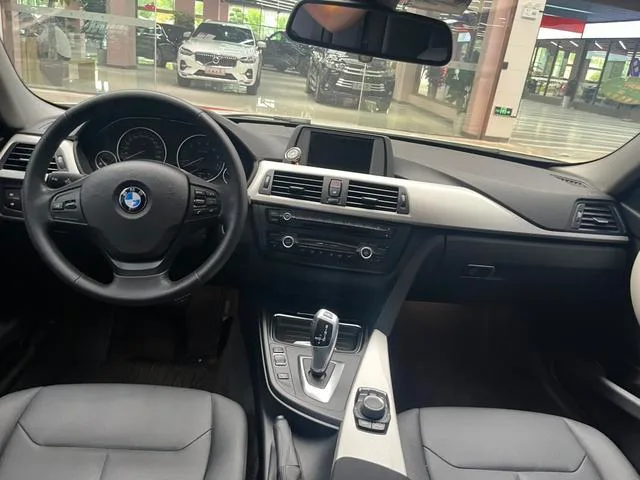 BMW 3 Series 2014 320Li Fashionable interior photo 7