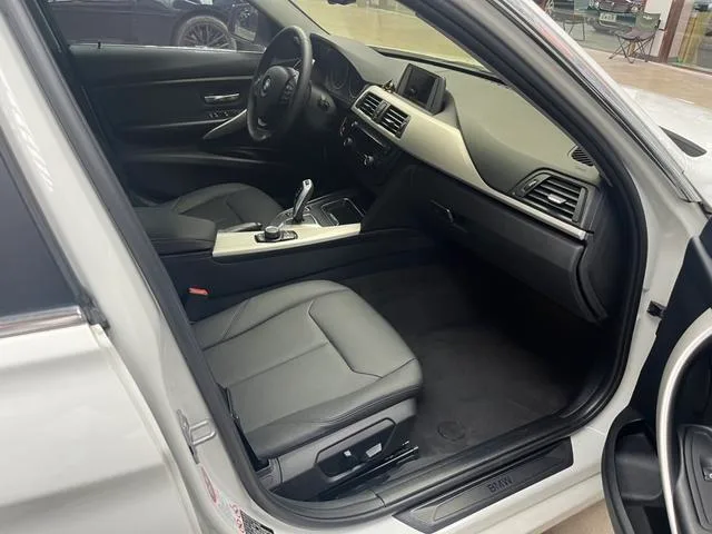 BMW 3 Series 2014 320Li Fashionable interior photo 8