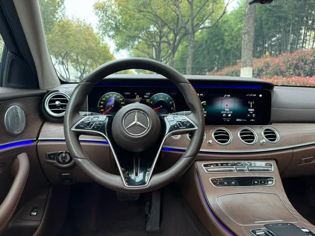 Mercedes-Benz E-Class 2021 E 300 L Luxury type Passenger car interior photo 14