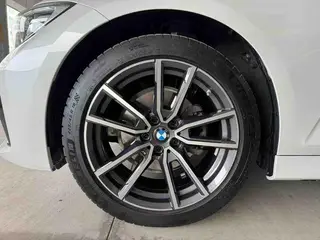 BMW 3 Series 2022 325Li M Sports suit interior photo 8