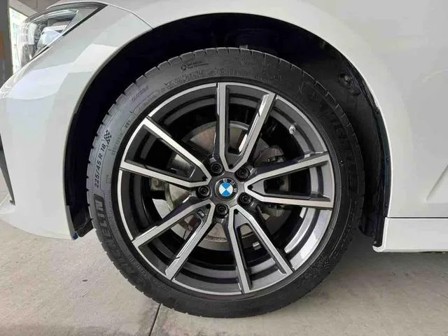 BMW 3 Series 2022 325Li M Sports suit interior photo 8