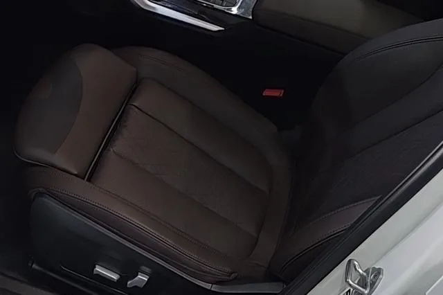 BMW 3 Series 2022 325Li M Sports suit interior photo 10