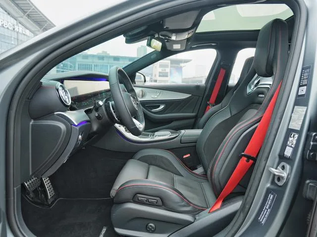 Mercedes-Benz Mercedes-AMG E-Class 2022 Segundo cambio AMG E 53 4MATIC interior foto 7