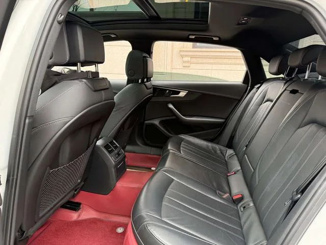 Audi A4L 2023 40 TFSI Deluxe dinámico interior foto 10