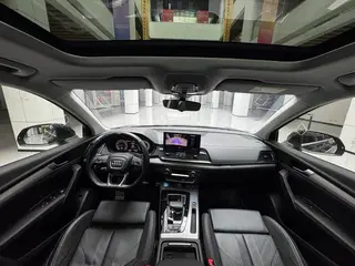 Audi Q5L 2023 40T Модный и динамичный интерьер фото 12
