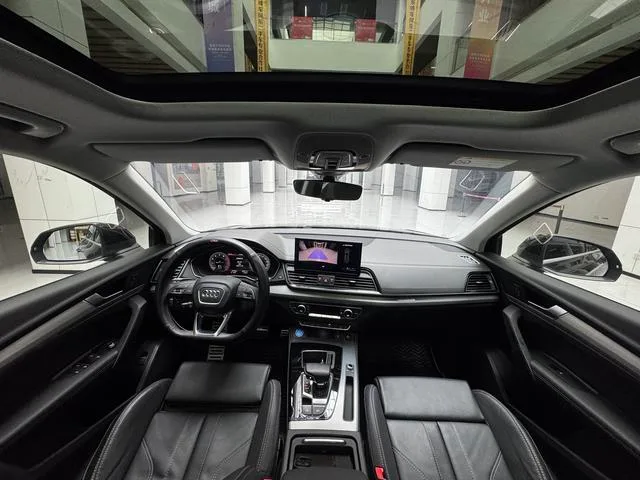 Audi Q5L 2023 40T Модный и динамичный интерьер фото 12