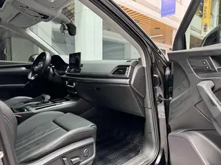 Audi Q5L 2023 40T Модный и динамичный интерьер фото 16