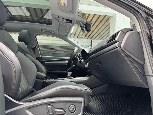Audi Q5L 2023 40T Модный и динамичный интерьер фото 17