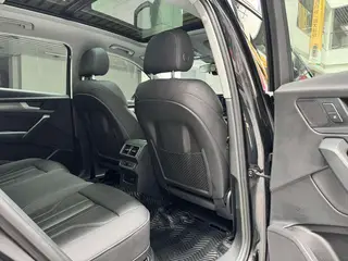 Audi Q5L 2023 40T Модный и динамичный интерьер фото 18