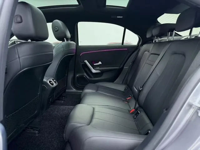 Mercedes-Benz A-Class 2019 A 200 L Edición especial de primera clase de coche deportivo interior foto 6