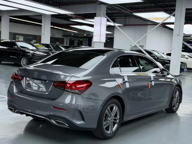 Mercedes-Benz A-Class 2019 A 200 L Edición especial de primera clase de coche deportivo interior foto 7