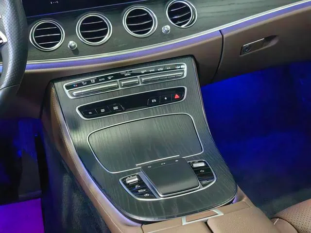 Mercedes-Benz E-Class 2021 Restyling E 300 L Fashionable sports car interior photo 13