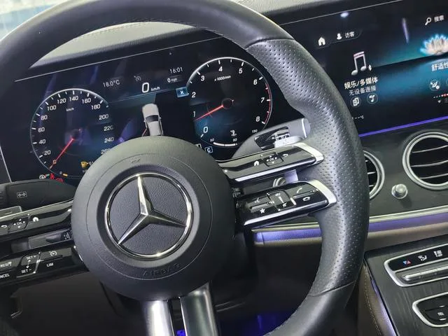Mercedes-Benz E-Class 2021 Restyling E 300 L Fashionable sports car interior photo 14