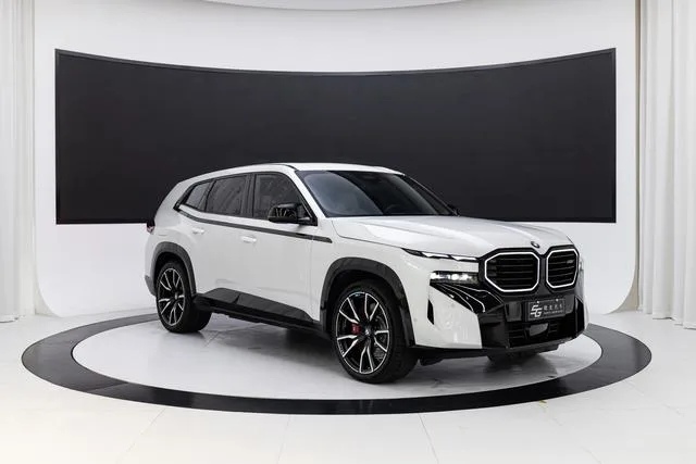 BMW XM 2023 50e exterior foto 5