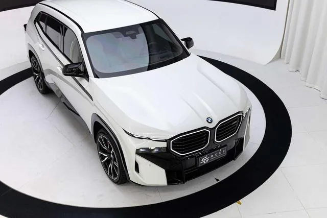 BMW XM 2023 50e exterior foto 7