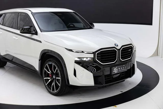 BMW XM 2023 50e exterior foto 8