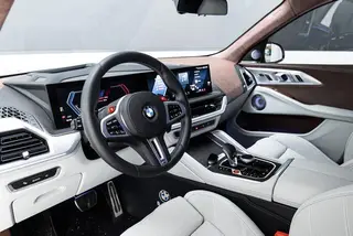 BMW XM 2023 50e interior foto 14