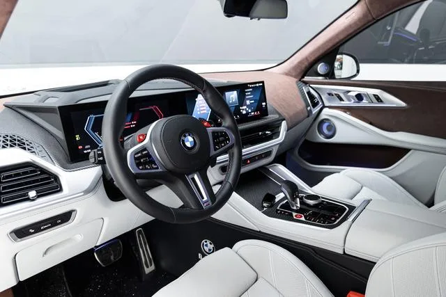 BMW XM 2023 50e interior foto 14