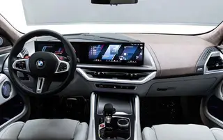 BMW XM 2023 50e interior foto 15