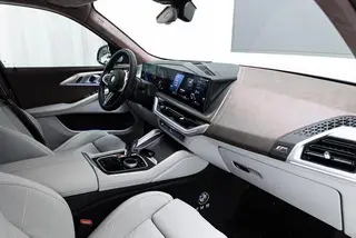BMW XM 2023 50e interior foto 16