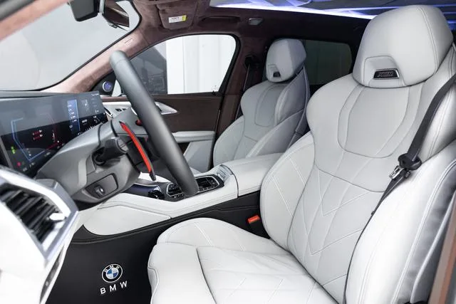 BMW XM 2023 50e interior foto 18